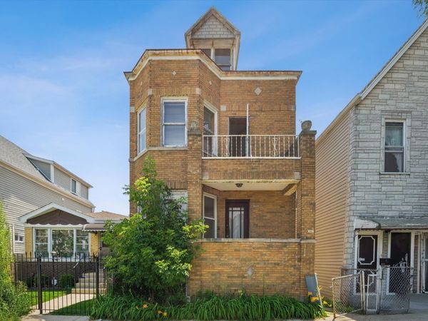 3039 N Gresham Avenue , Chicago, IL 60618