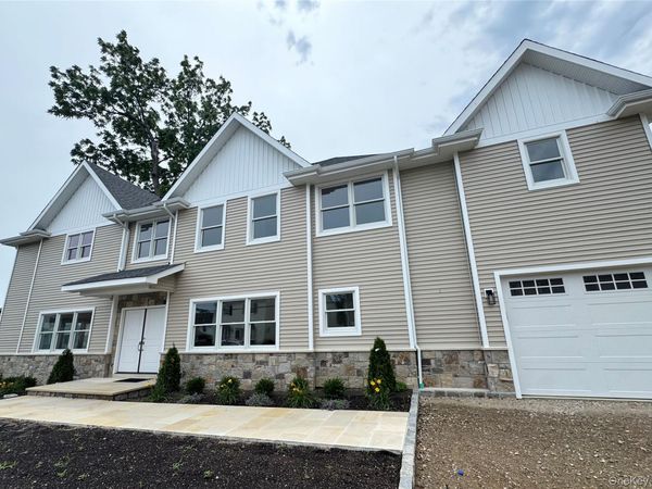 9 First Street , Glenwood Landing, NY 11547