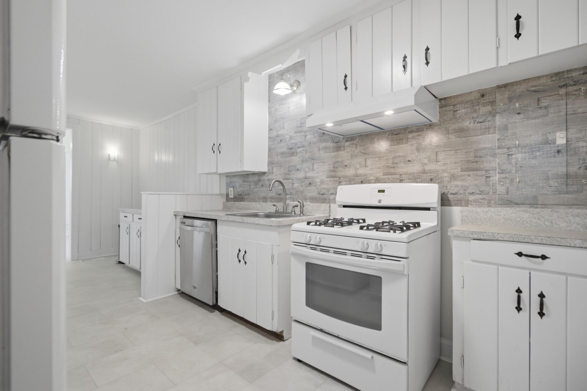 3 Fenwick Drive Photo 6