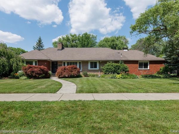 1416 N Renaud Road, Grosse Pointe Woods, MI 48236