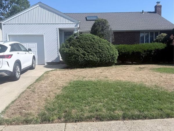 497 Abbey Road, Oceanside, NY 11572