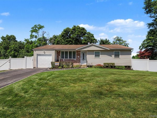 46 Oakland Avenue, Central Islip, NY 11722