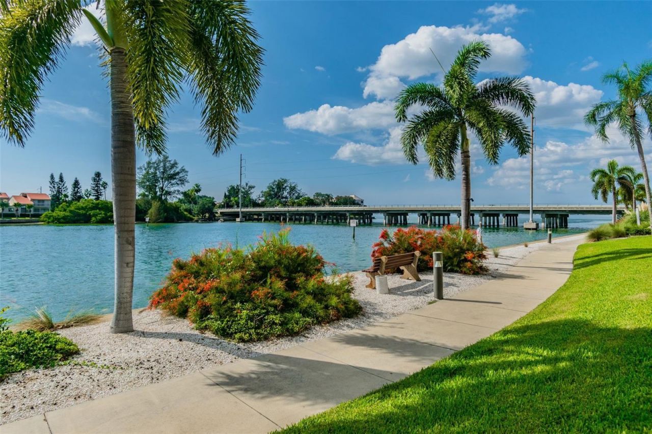 5200 Brittany Drive S, Unit 1508, Saint Petersburg, FL 33715 Photo