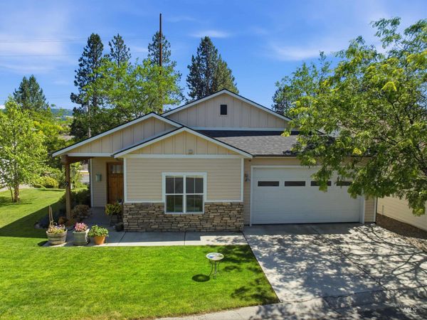2075 Sunnyside Ave, Unit 2, Moscow, ID 83843