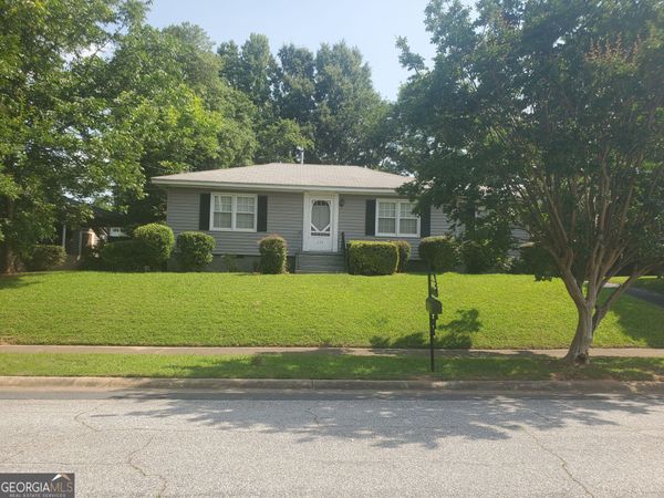 635 Burbank Circle SE, Smyrna, GA 30080