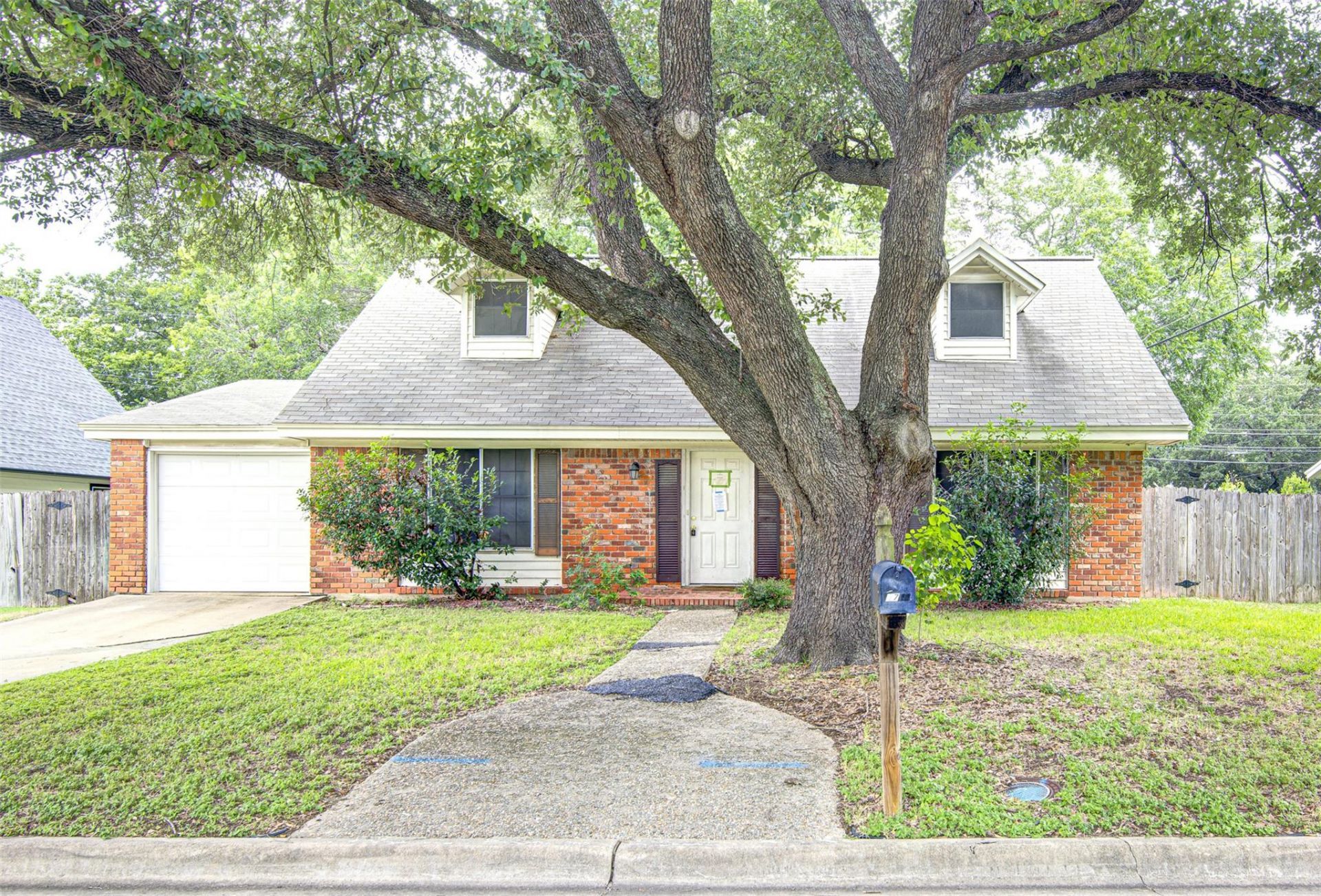 6704 Isabelle Dr, Austin, TX 78752 Main Photo