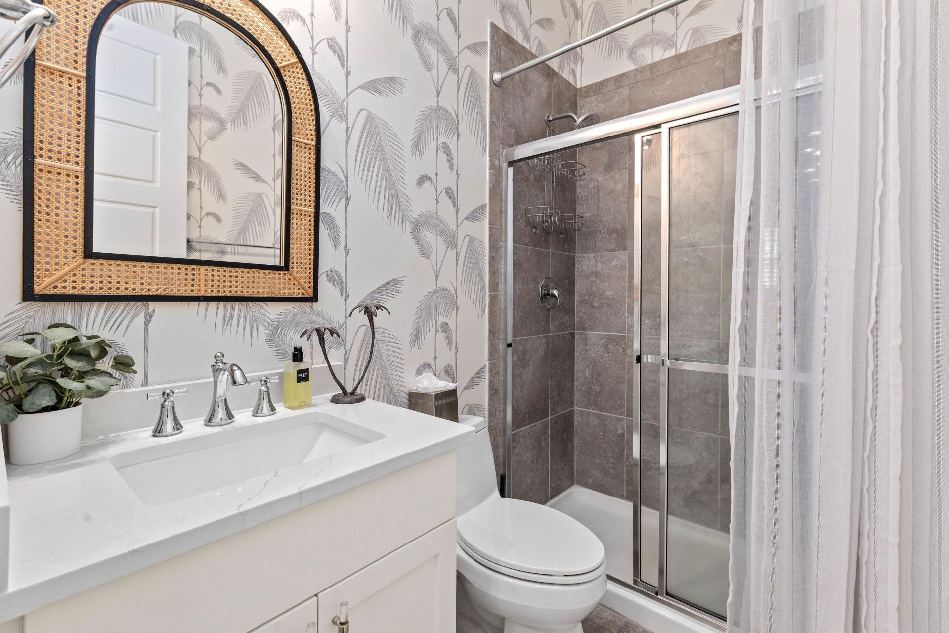 2528 Josiah Street Photo 15