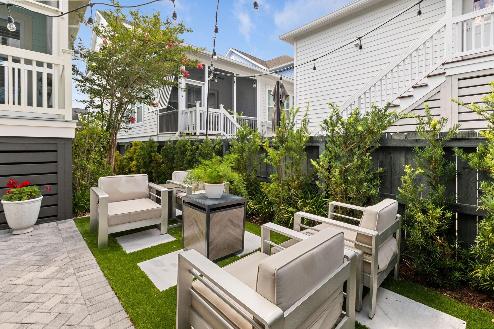 2528 Josiah Street Photo 44