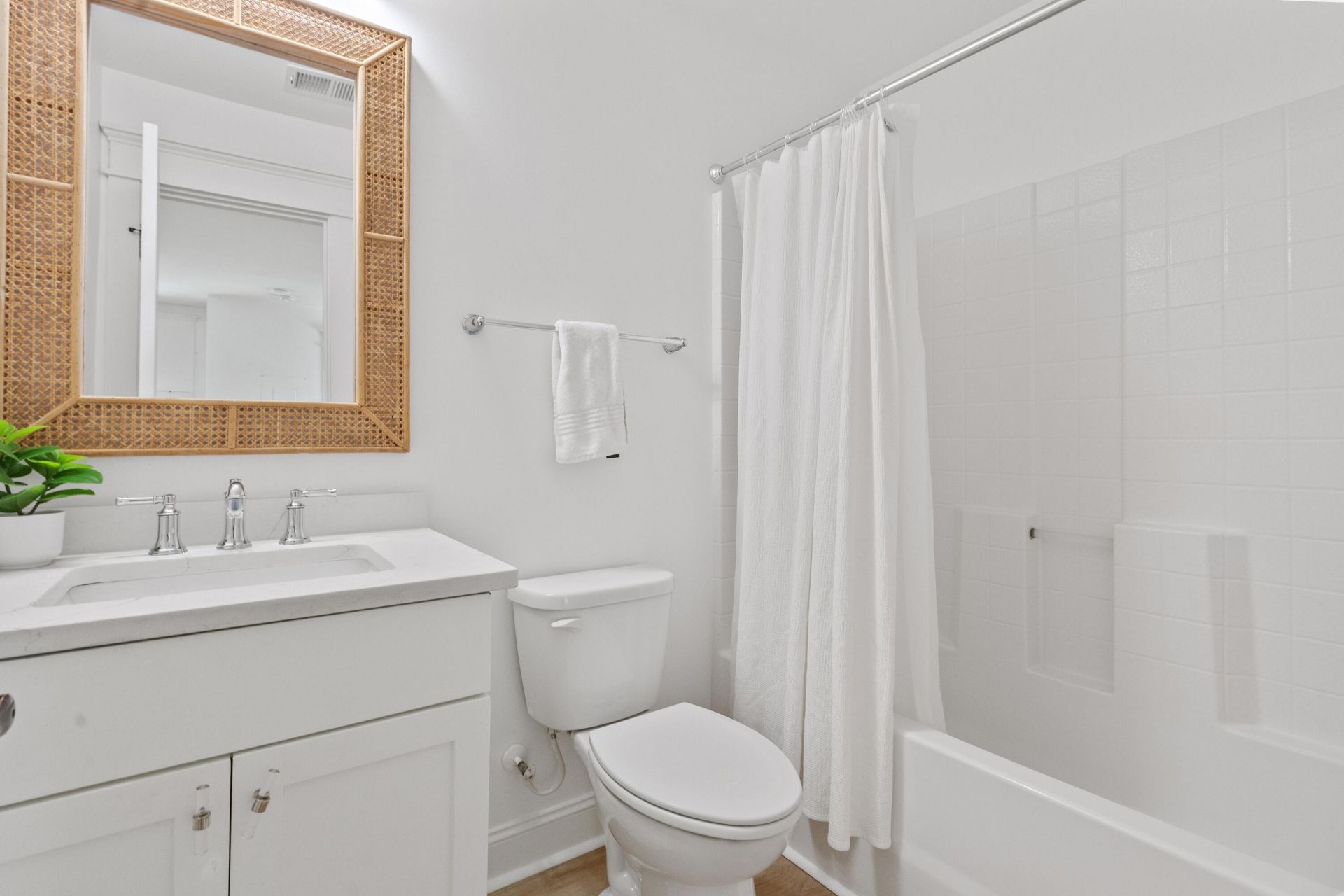 2528 Josiah Street Photo 50