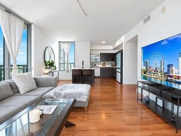 90 SW 3rd St, Unit 2113, Miami, FL 33130