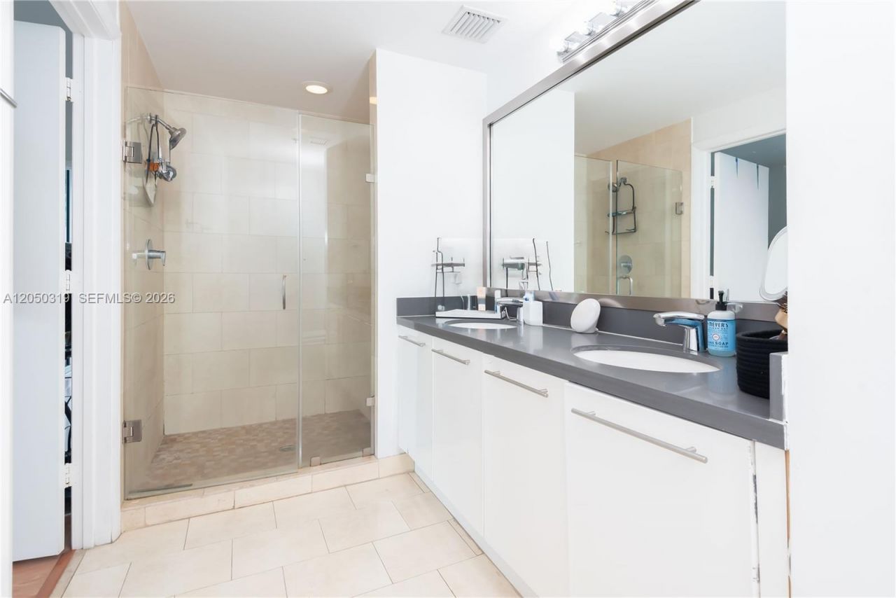 90 SW 3rd St , Unit 2113, Miami, FL 33130 Photo