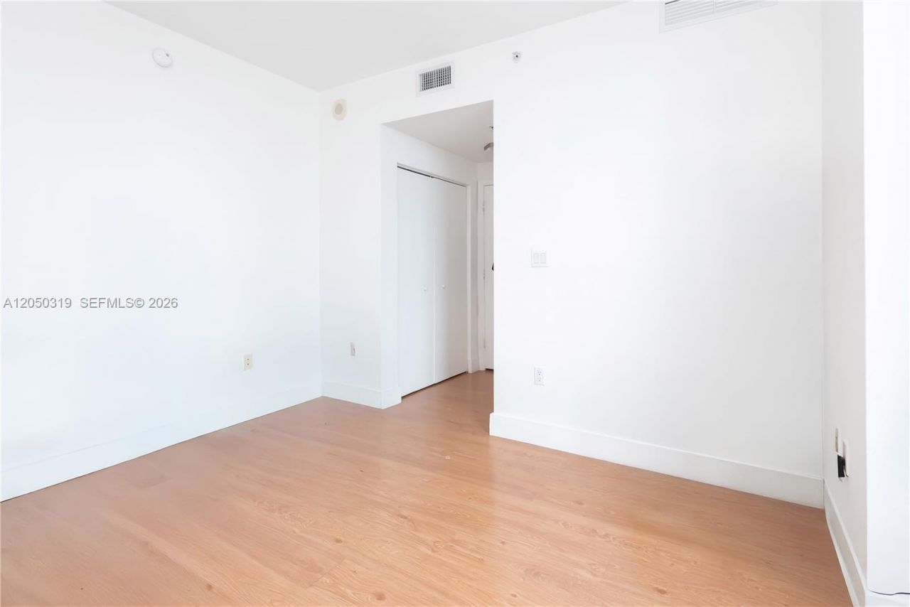 90 SW 3rd St , Unit 2113, Miami, FL 33130 Photo