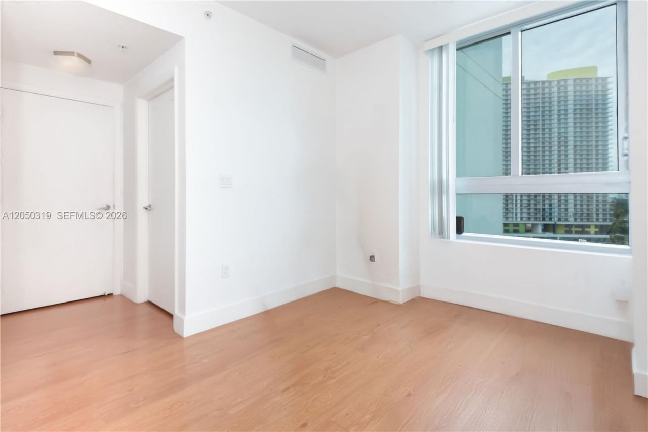 90 SW 3rd St , Unit 2113, Miami, FL 33130 Photo