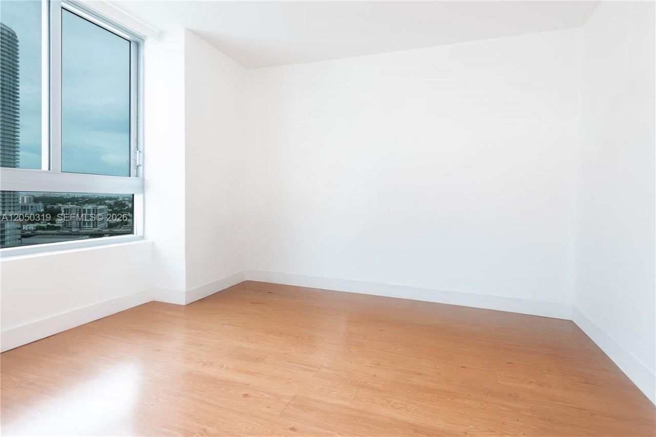 90 SW 3rd St , Unit 2113, Miami, FL 33130 Photo