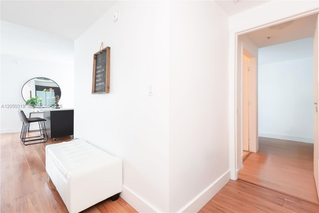 90 SW 3rd St , Unit 2113, Miami, FL 33130 Photo