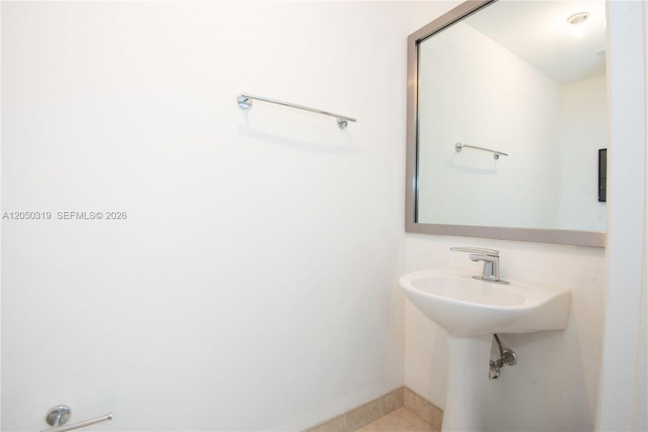 90 SW 3rd St , Unit 2113, Miami, FL 33130 Photo