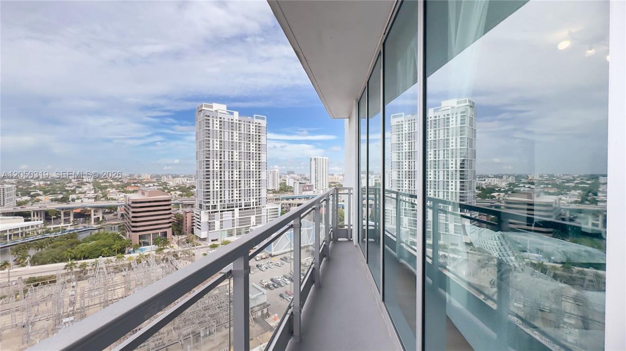 90 SW 3rd St , Unit 2113, Miami, FL 33130 Photo