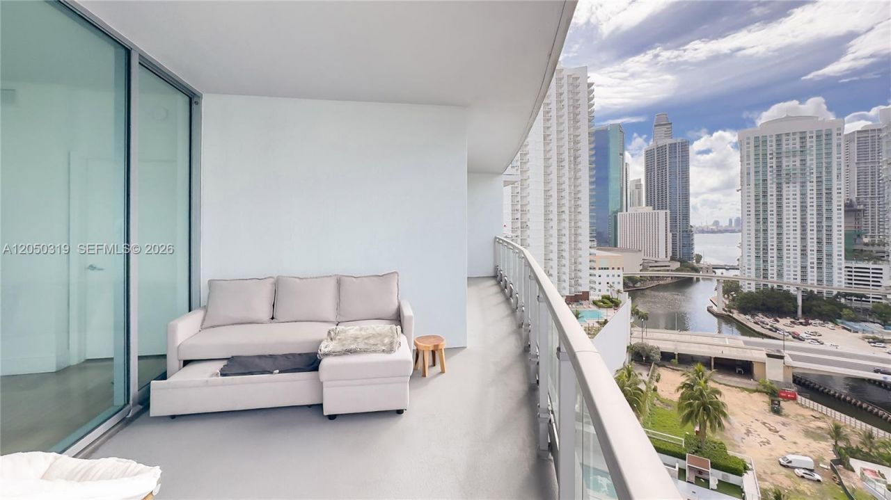 90 SW 3rd St , Unit 2113, Miami, FL 33130 Photo