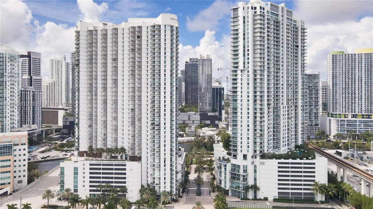 90 SW 3rd St , Unit 2113, Miami, FL 33130 Photo