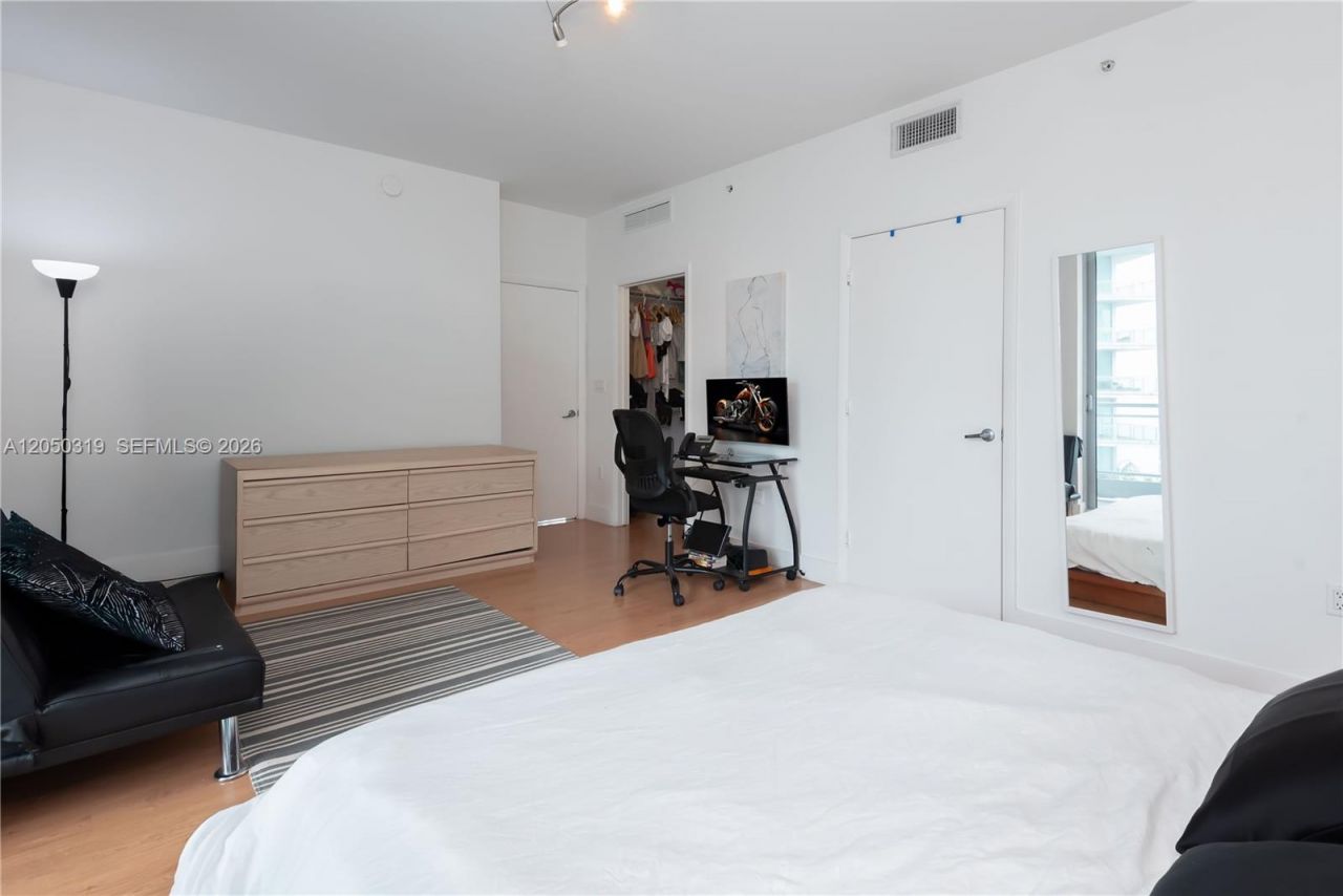 90 SW 3rd St , Unit 2113, Miami, FL 33130 Photo