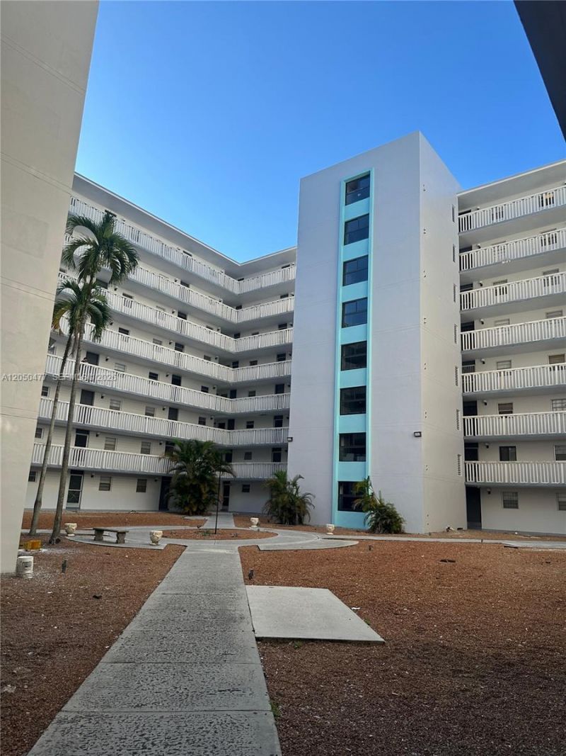 15600 NW 7th Ave , Unit 501, Miami, FL 33169 Photo