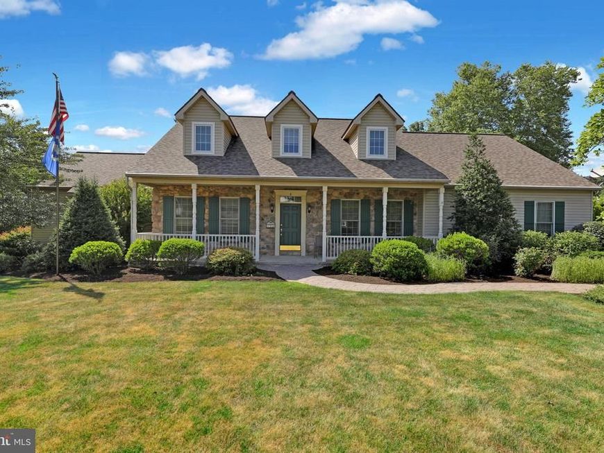 8 Bentley Lane, Lancaster, PA 17603 Main Photo