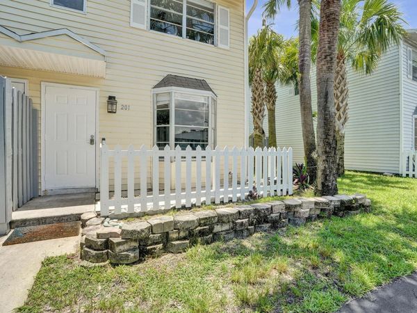 201 SW 3rd Street, Unit 201, Pompano Beach, FL 33060