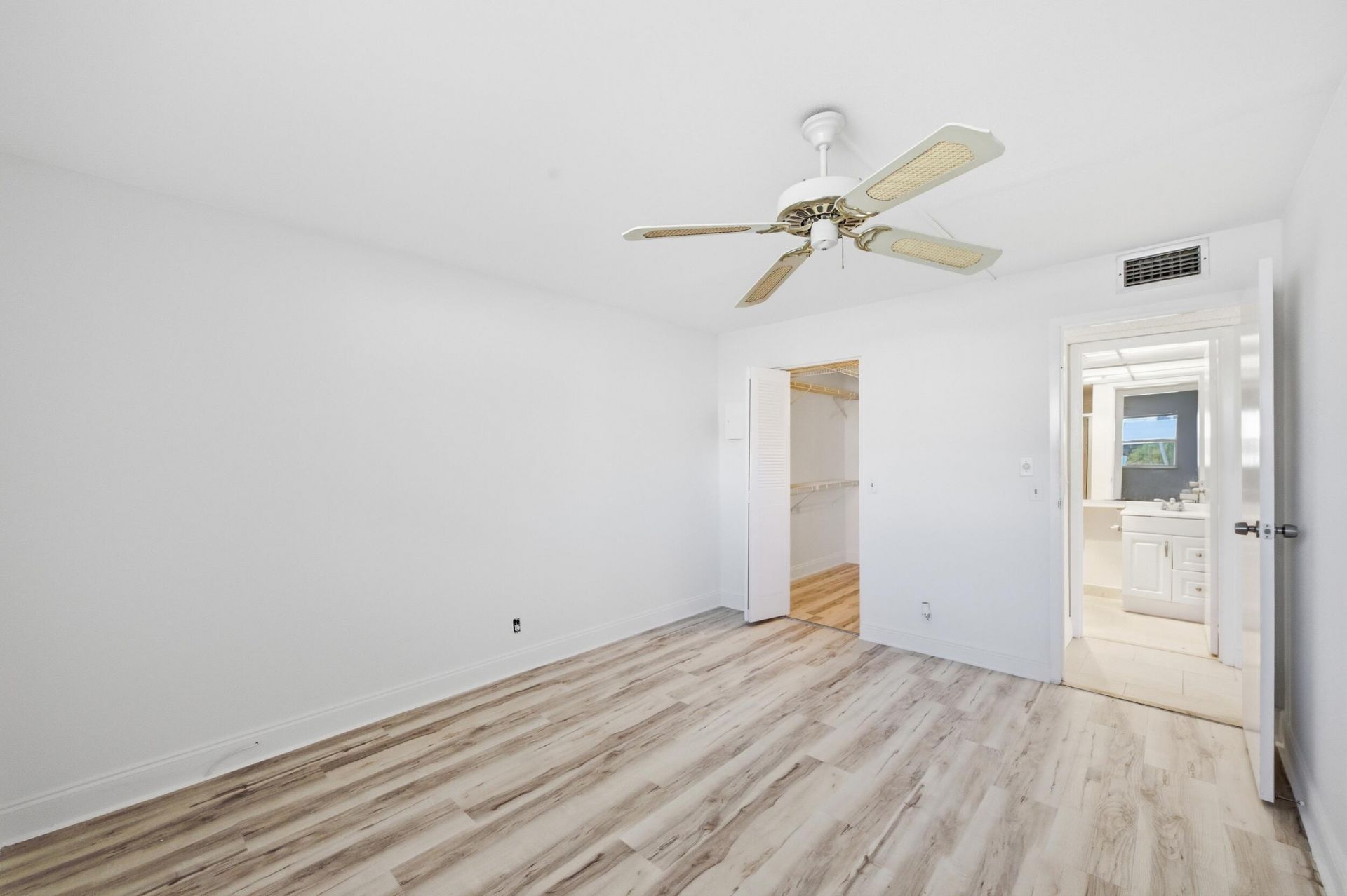 452 Brittany J, Delray Beach, FL 33446 Photo