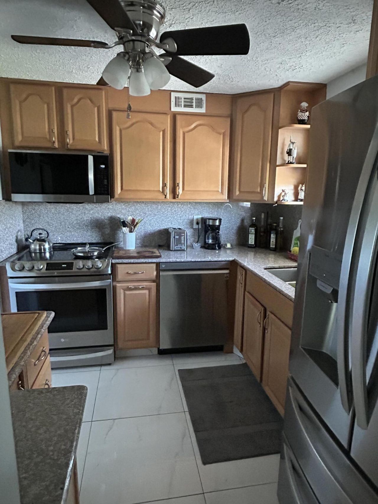 225 Bonnie Boulevard, Unit 405, Palm Springs, FL 33461 Photo