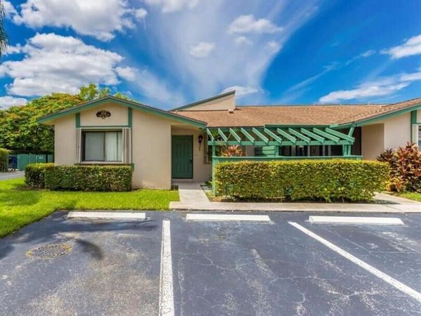 454 Lakeview Drive, Unit 1, Weston, FL 33326