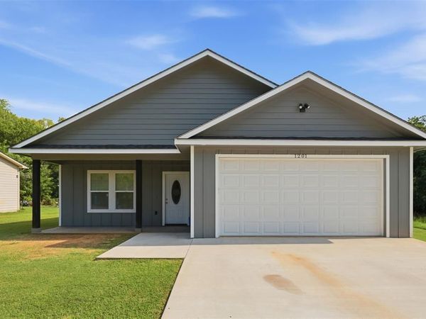 1201 E 8th St , Mount Pleasant, TX 75455