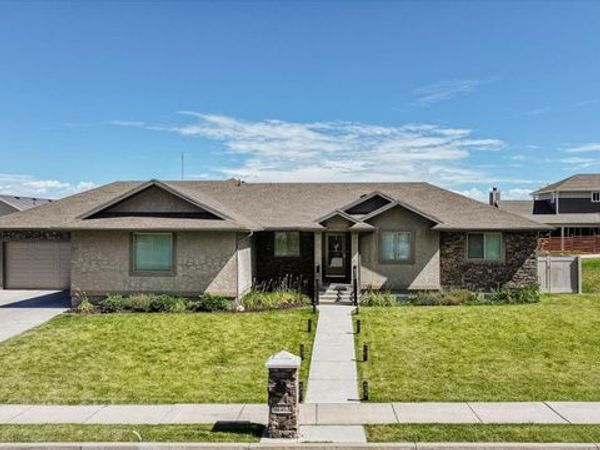 221 W 400 N, Hyde Park, UT 84318