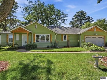 1320 S 90th Street, Omaha, NE 68124