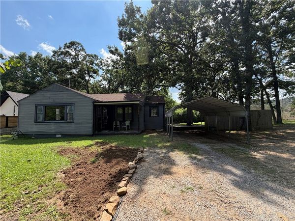 1095 S Ray Avenue, Fayetteville, AR 72701