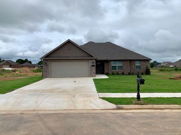5601 Sapphire Drive, Springdale, AR 72764