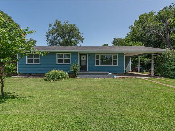 3016 W Mount Comfort Road , Fayetteville, AR 72704