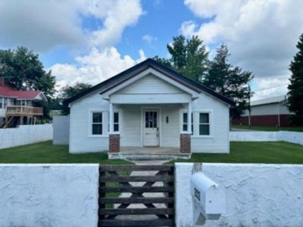 202 West 4 St., Livingston, TN 38570