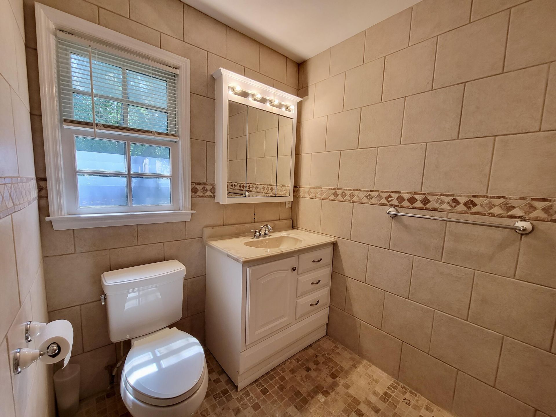 1003 Law Lane Photo 15