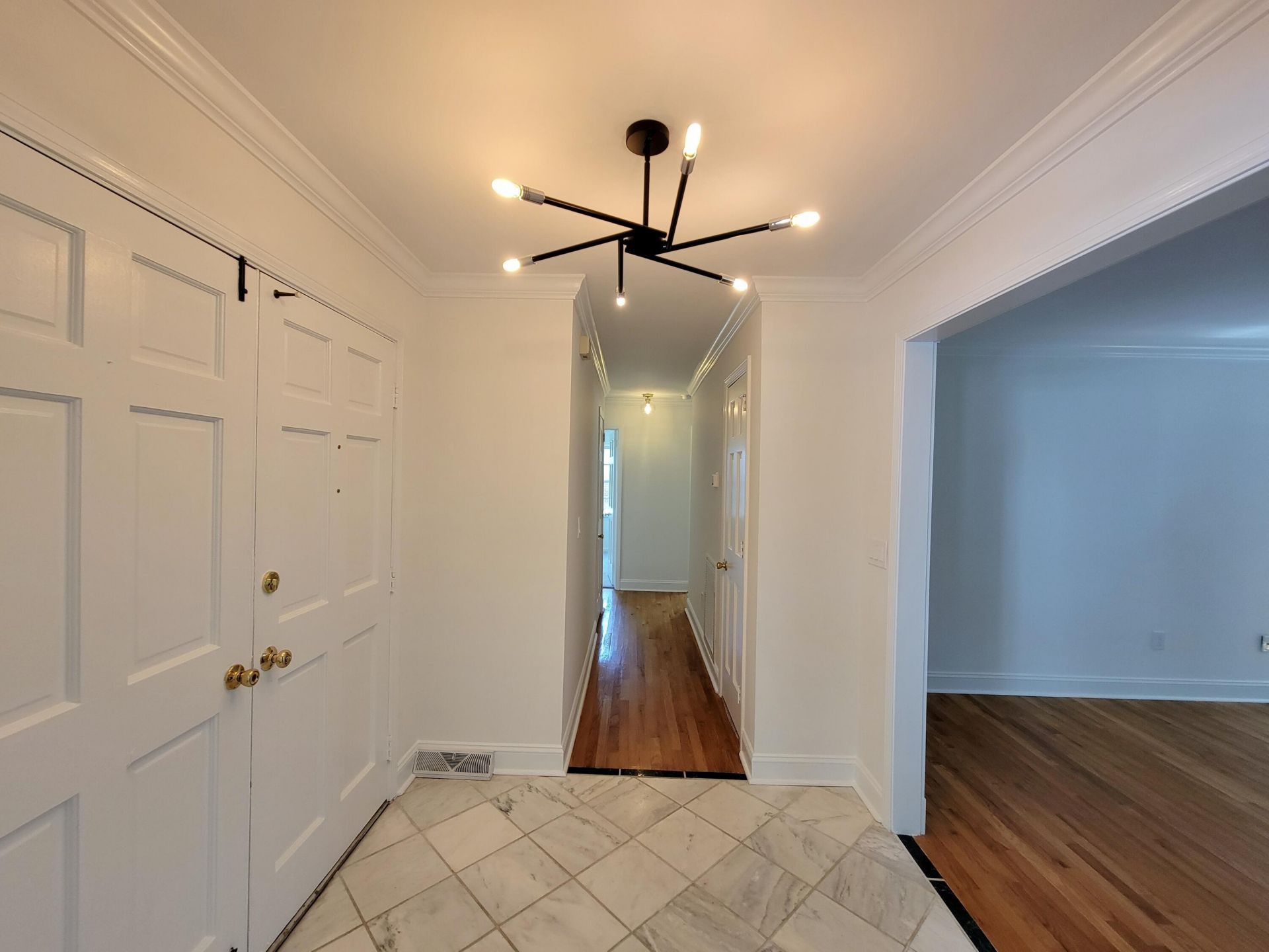 1003 Law Lane Photo 4