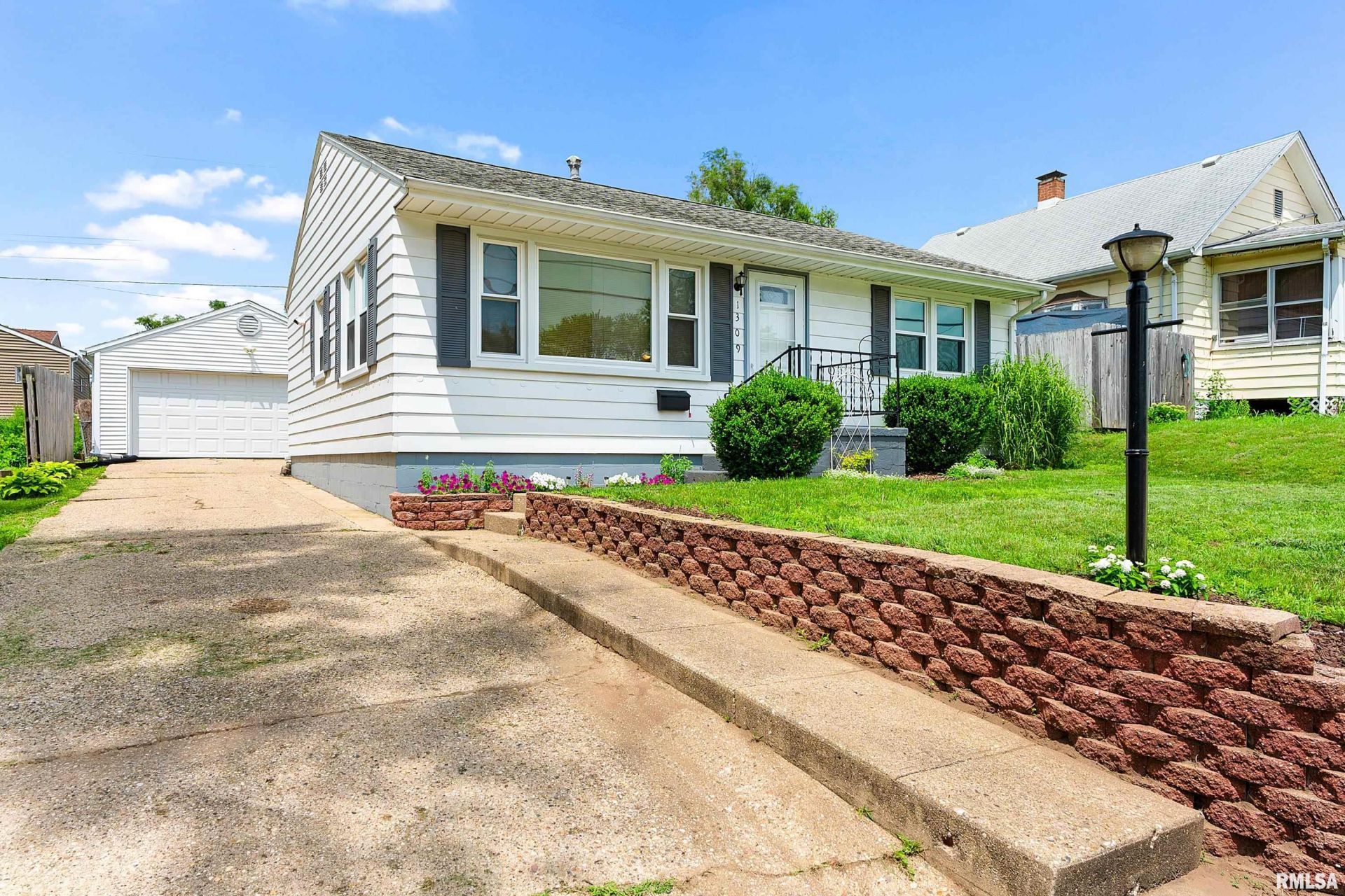 1309 S 14th Street, Pekin, IL 61554 Main Photo