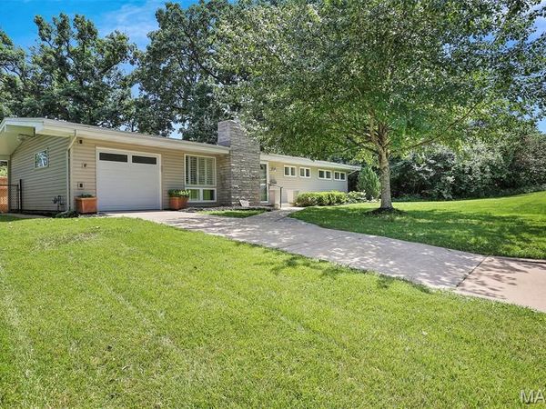 948 Volz Drive , Crestwood, MO 63126