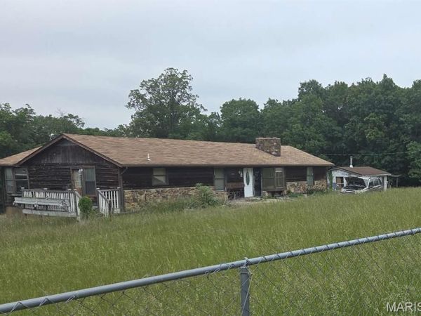 8466 South Drive , Festus, MO 63028