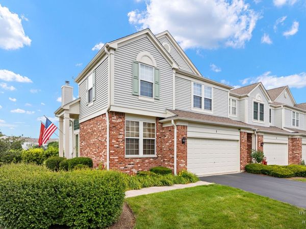1 Parkside Court , Algonquin, IL 60102