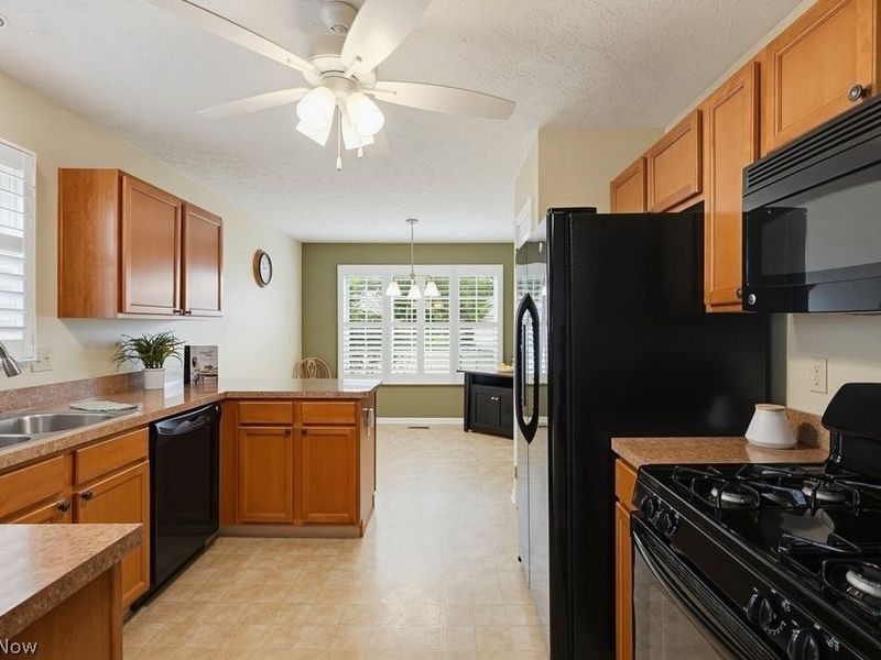 16821 Hinsdale Court, Middleburg Heights, OH 44130 Photo 11