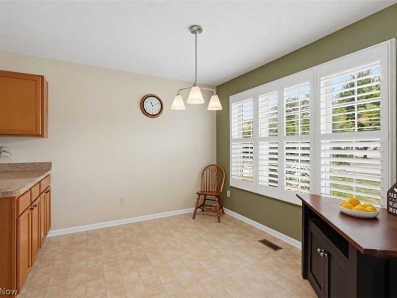 16821 Hinsdale Court, Middleburg Heights, OH 44130 Photo 5