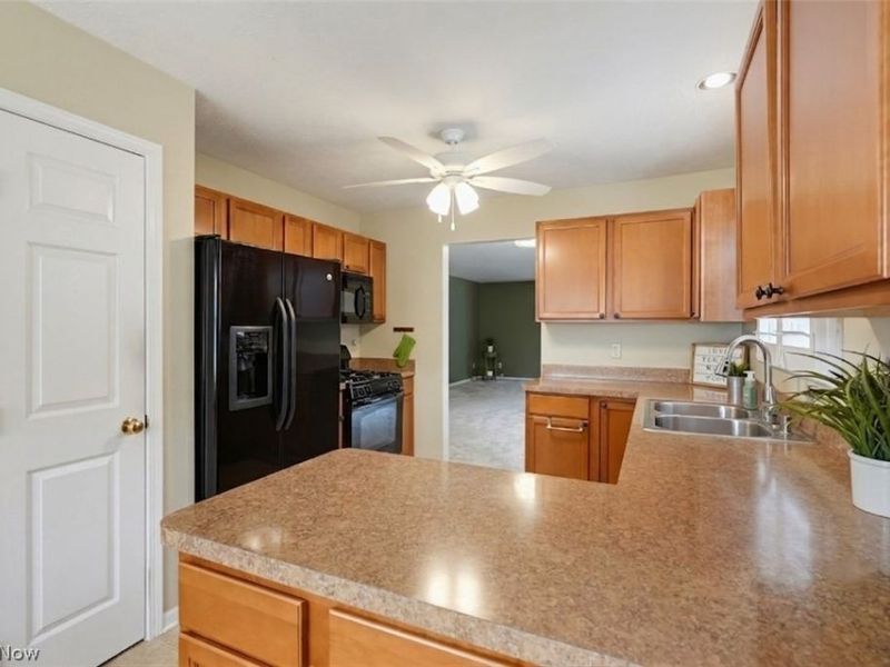 16821 Hinsdale Court, Middleburg Heights, OH 44130 Photo 8