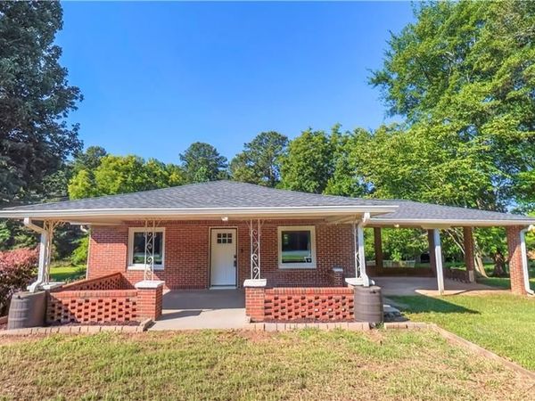 2986 Hilltop Dr , Buchanan, GA 30113