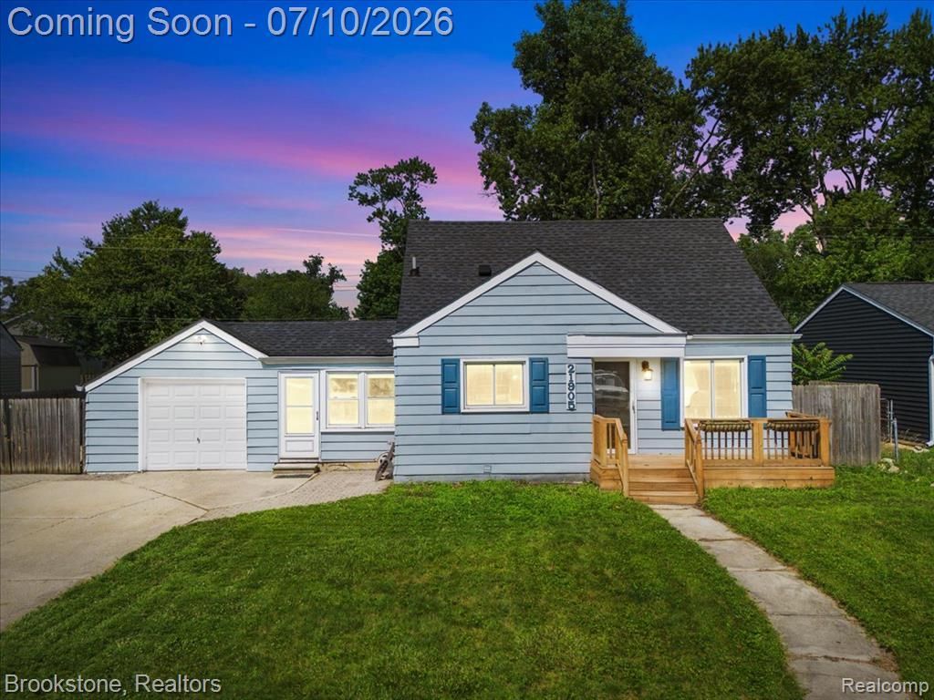 21905 Tulane Avenue, Farmington Hills, MI 48336 Main Photo