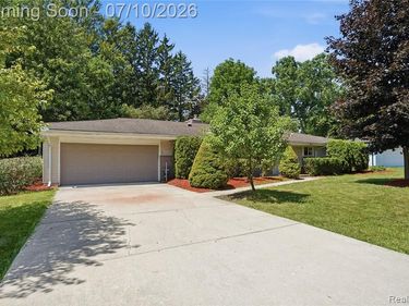 7264 S Tratham Court, West Bloomfield Twp, MI 48322