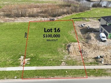 2118 NE Shoal Creek Parkway, Kansas City, MO 64155